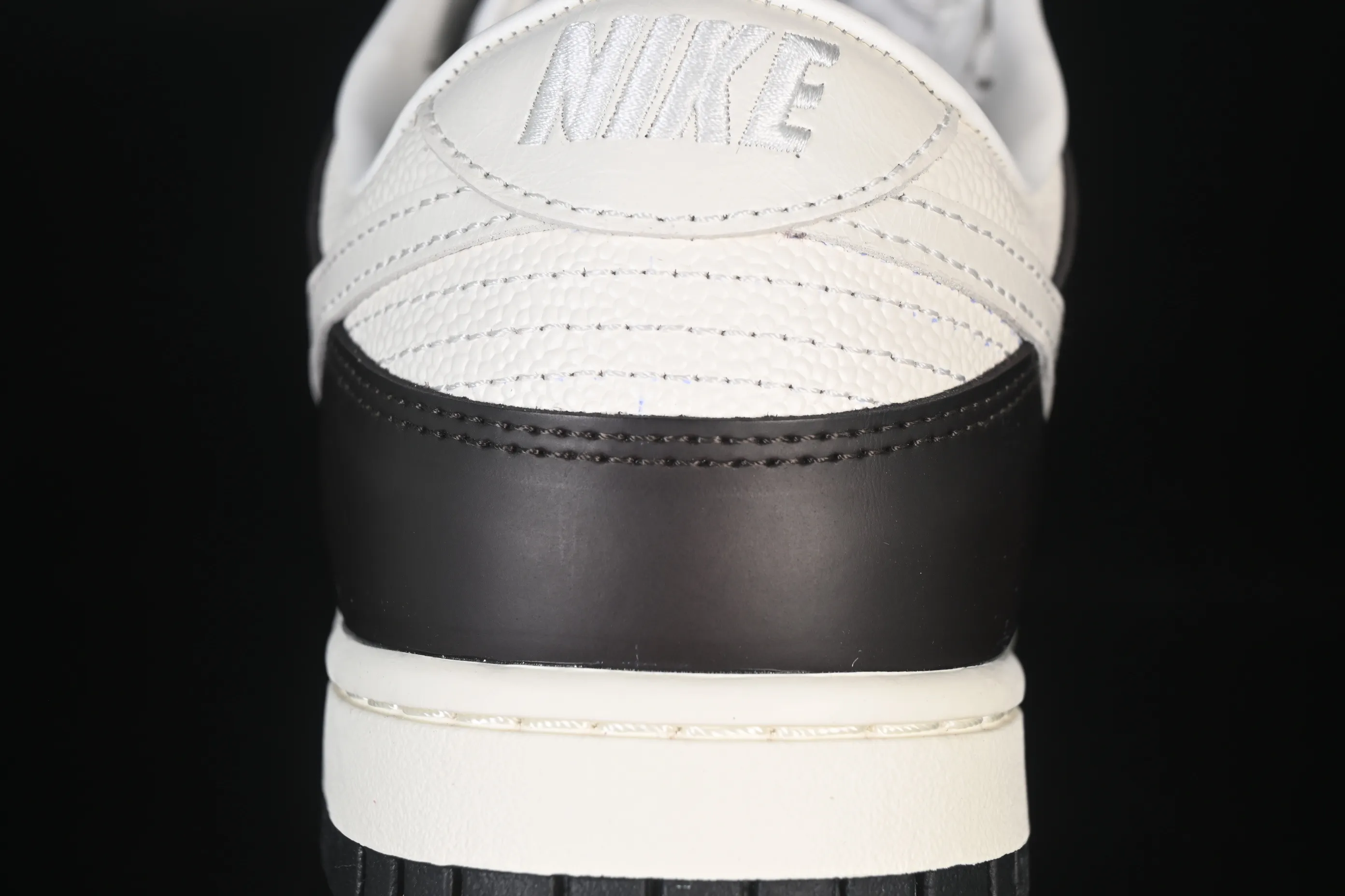 All categories Nk SB Dunk series Nk SB Dunk Low low-top sneakers Nike SB Dunk Low low-top casual sneakers IH7333-200